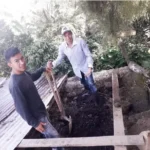 Turning soil at finca Buena Vista in Honduras